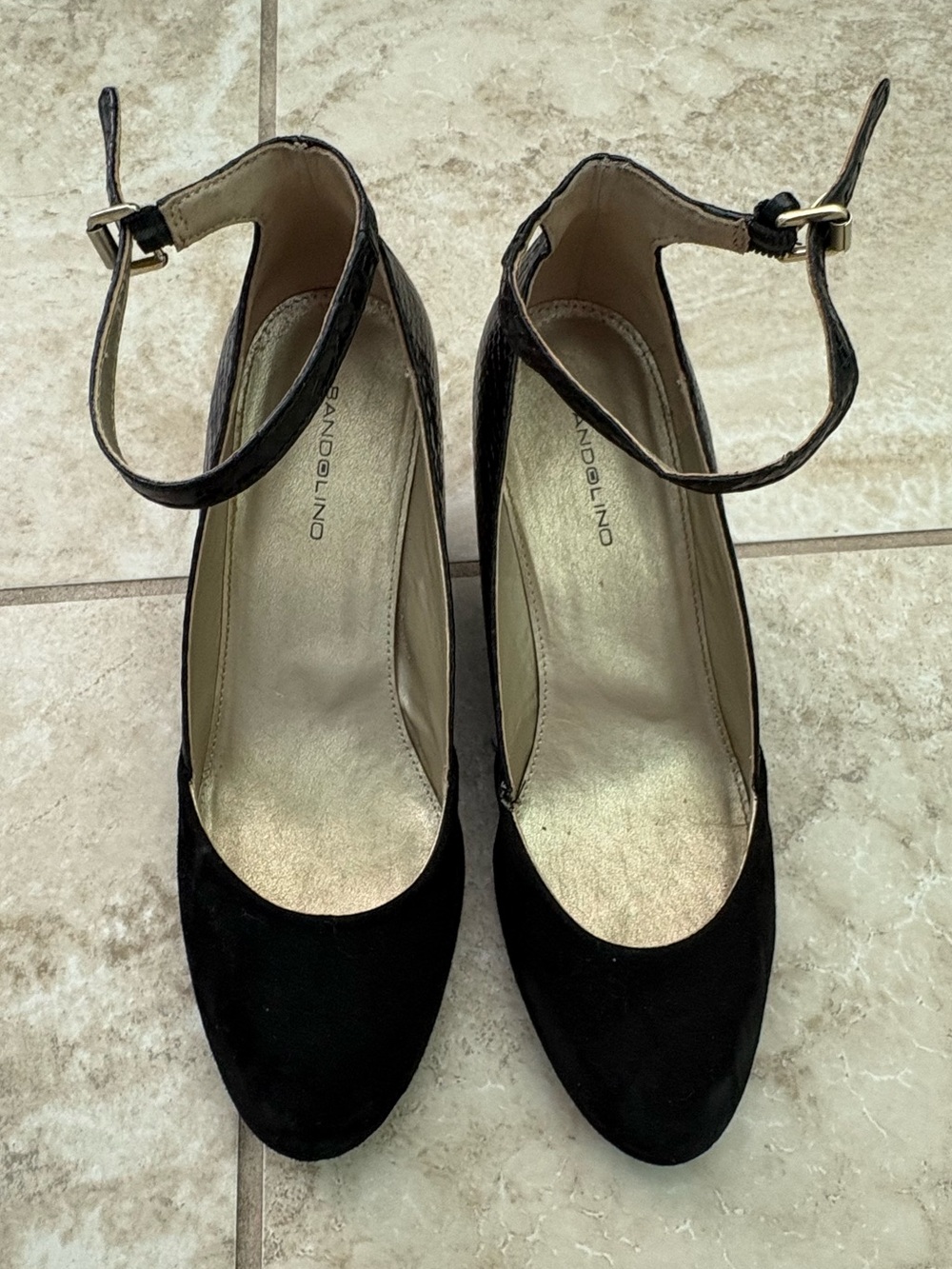 Bandolíno Women's Black Ankle-Strap Wedge Pumps